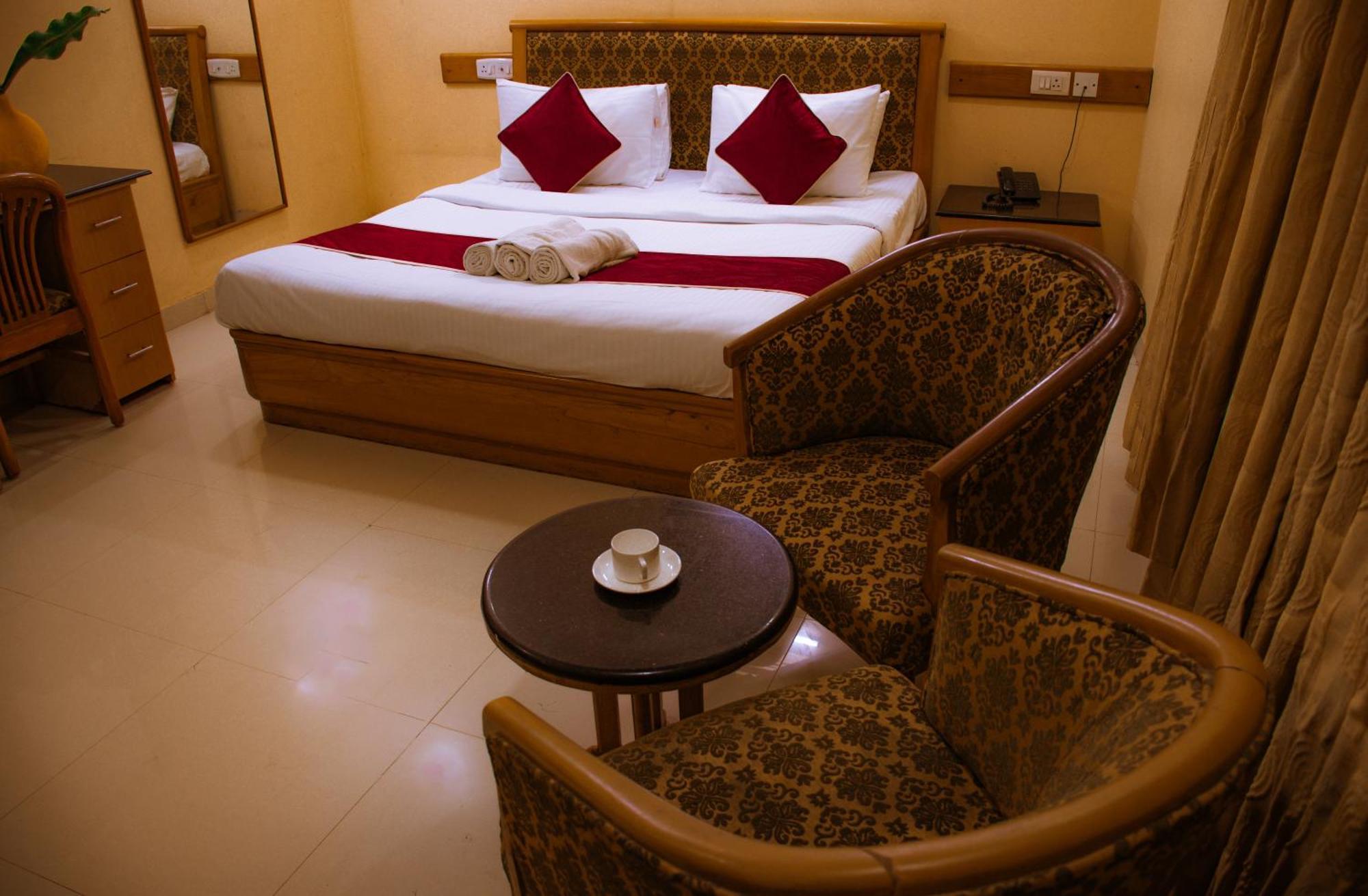 Naksha Tree Hotels - Mogappair Chennai Ngoại thất bức ảnh