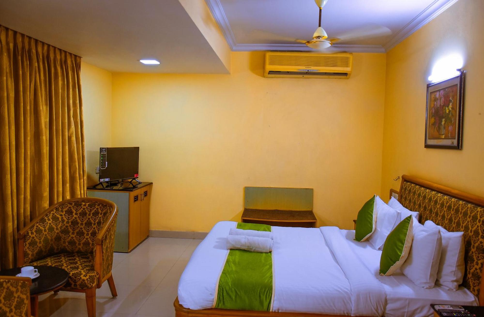 Naksha Tree Hotels - Mogappair Chennai Ngoại thất bức ảnh
