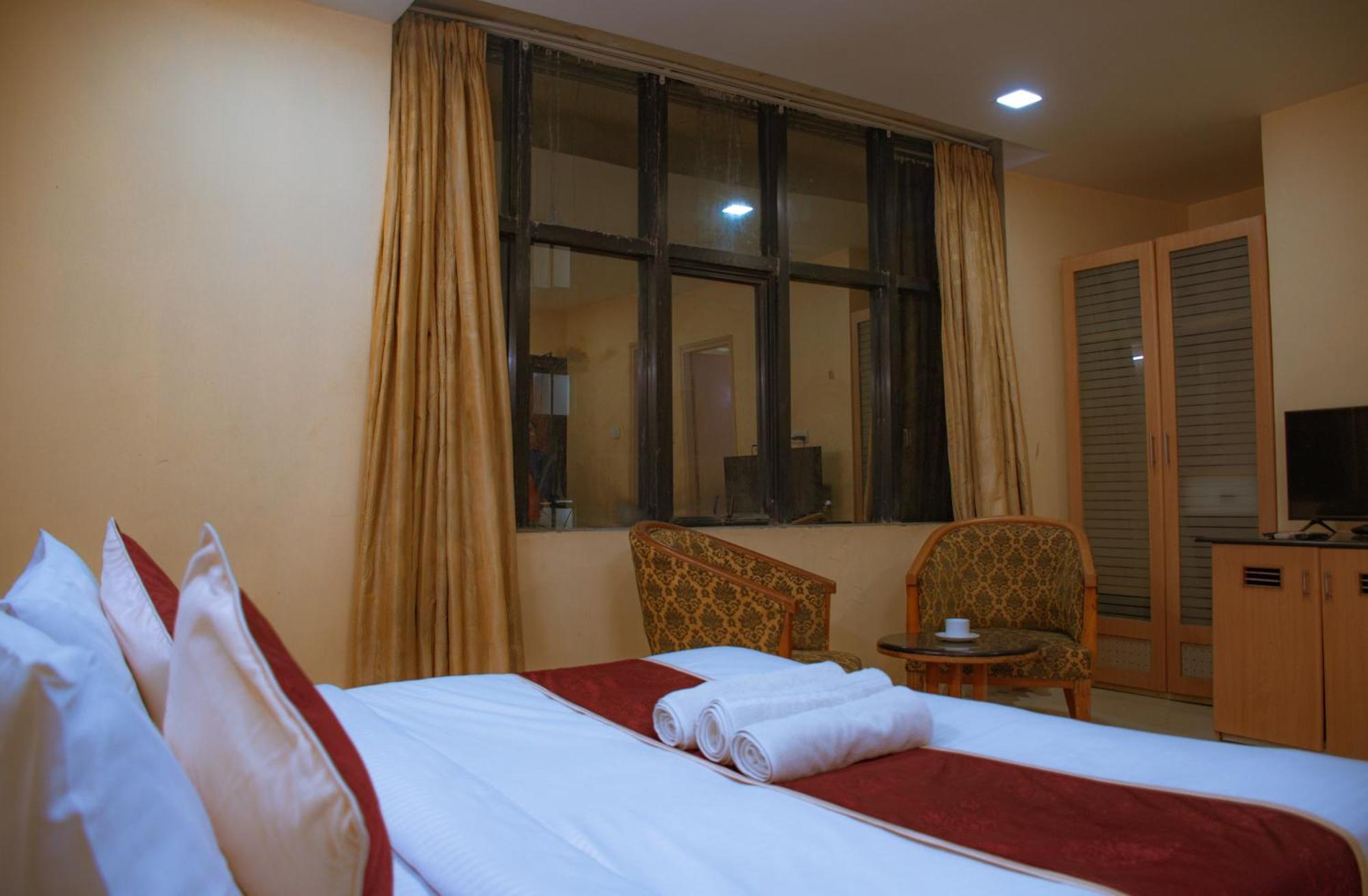 Naksha Tree Hotels - Mogappair Chennai Ngoại thất bức ảnh