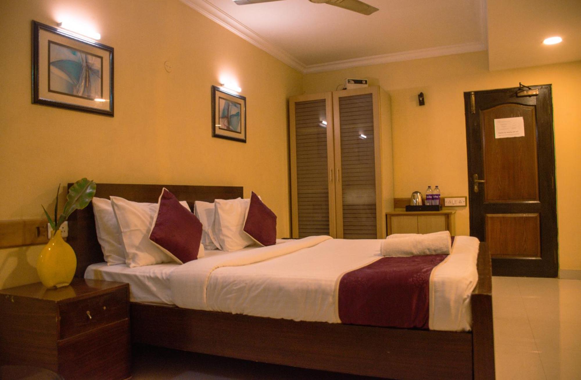 Naksha Tree Hotels - Mogappair Chennai Ngoại thất bức ảnh