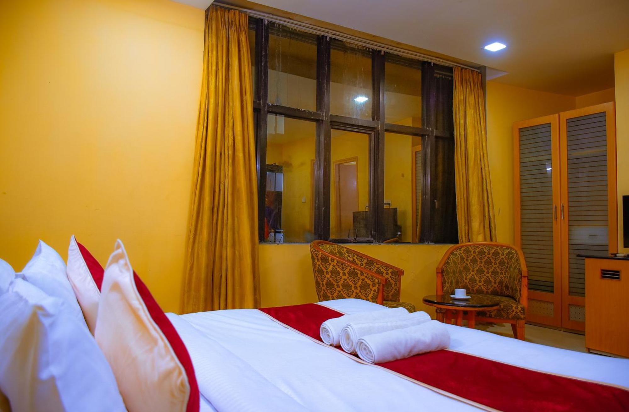 Naksha Tree Hotels - Mogappair Chennai Ngoại thất bức ảnh