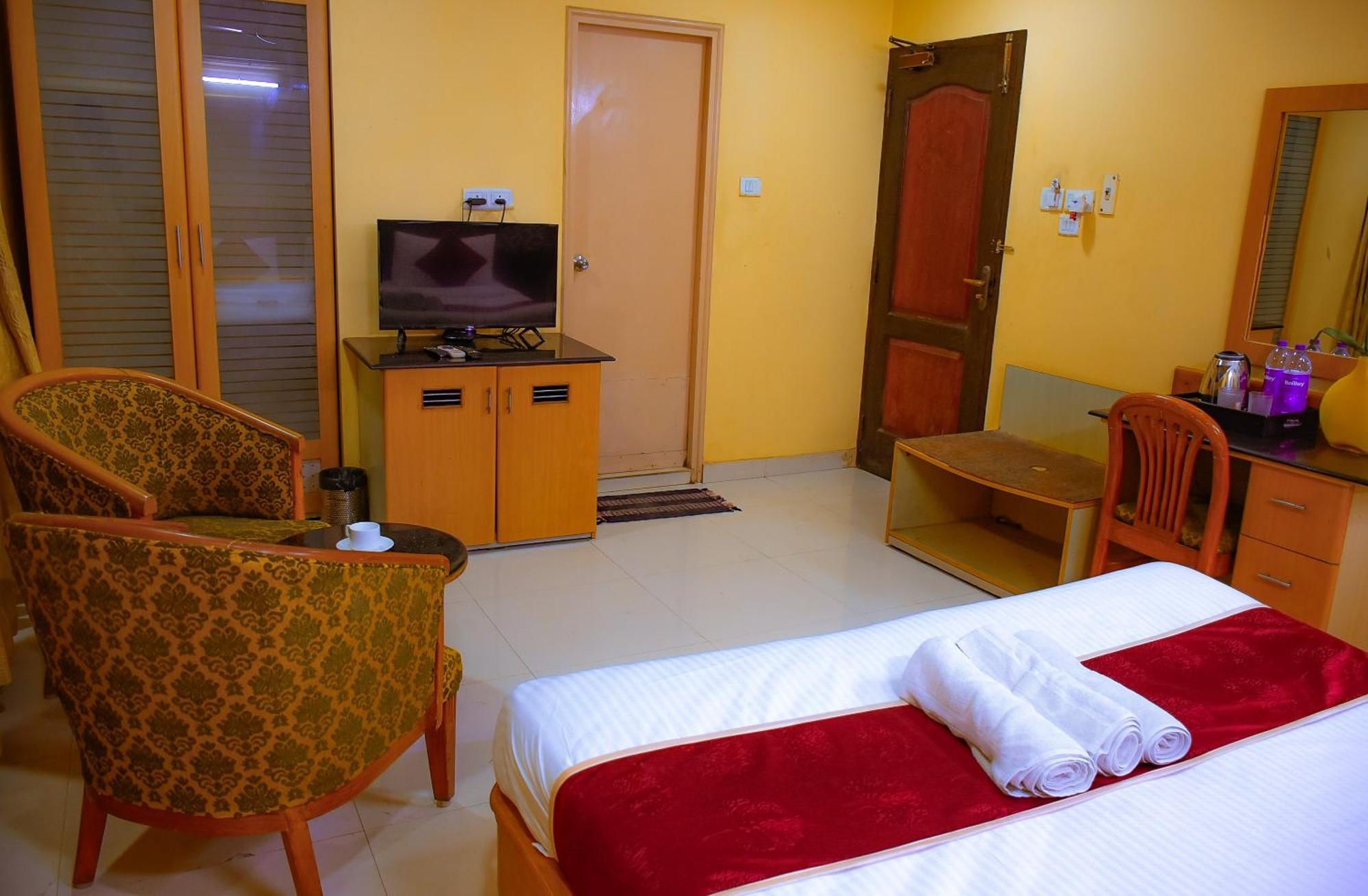 Naksha Tree Hotels - Mogappair Chennai Ngoại thất bức ảnh